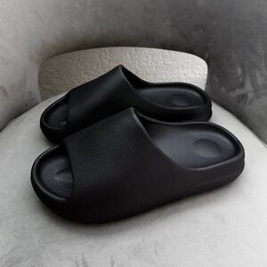 Yeezy slides ONYX 9M
